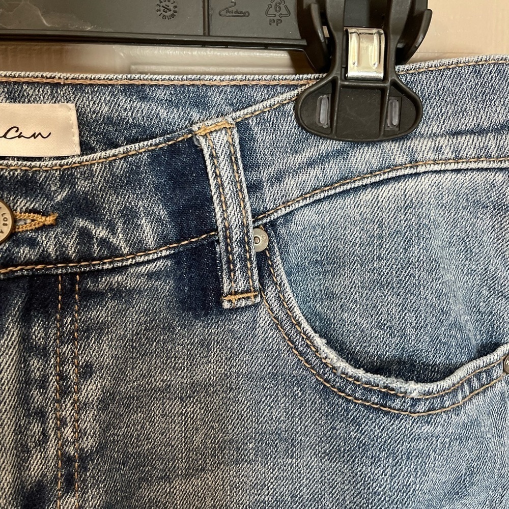 Kancan light wash mildly distressed straight leg 5 pocket jeans. Size 9/28. - Picture 3 of 8